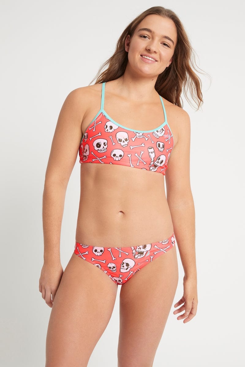 Shelly Bottom in Pirate Skulls